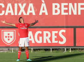 Tottenham le suit de près. Benfica