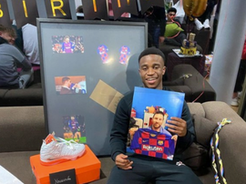 Messi gave him a gift. Screenshot/Youssoufa_10