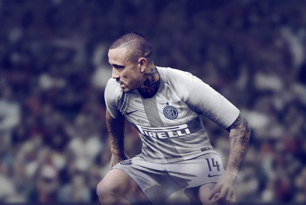 Maillot Domicile Inter Milan RADJA NAINGGOLAN Maillot Domicile Inter Milan RADJA NAINGGOLAN