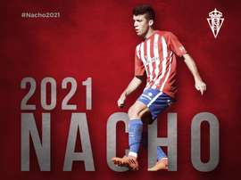 El centrocampista prolongó su estancia en el club. RealSporting