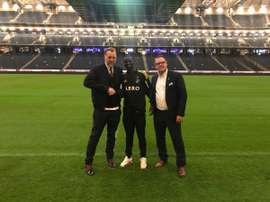 Enoch Adu (c), nueva incorporación en la medular del equipo sueco. AIKSolna