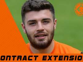 El lateral derecho del Dundee United ya ha firmado el nuevo contrato. DundeeUnitedFC