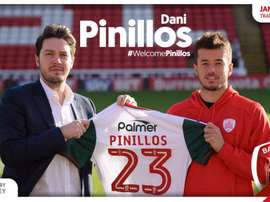 Pinillos fue presentado por su nuevo club en Inglaterra. Twitter/BarnsleyFC