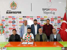 El lateral izquierdo Giorgios Tzavellas vestirá la camiseta del Alanyaspor. AlanyasporFK