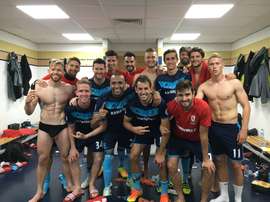 El Middlesbrough celebra el triunfo con una foto en grupo dentro del vestuario. Twitter