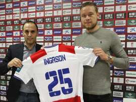 El nuevo jugador del Granada Sverrir Ingi Ingason, en su presentación con el conjunto nazarí. GranadaCF