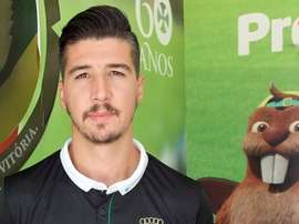 El nuevo jugador del Paços de Ferreira, 'Rabiola', posa en su presentación para la web del club.FCPF