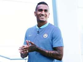 Danilo aceita reduzir o salário para jogar na Juve. ManCity