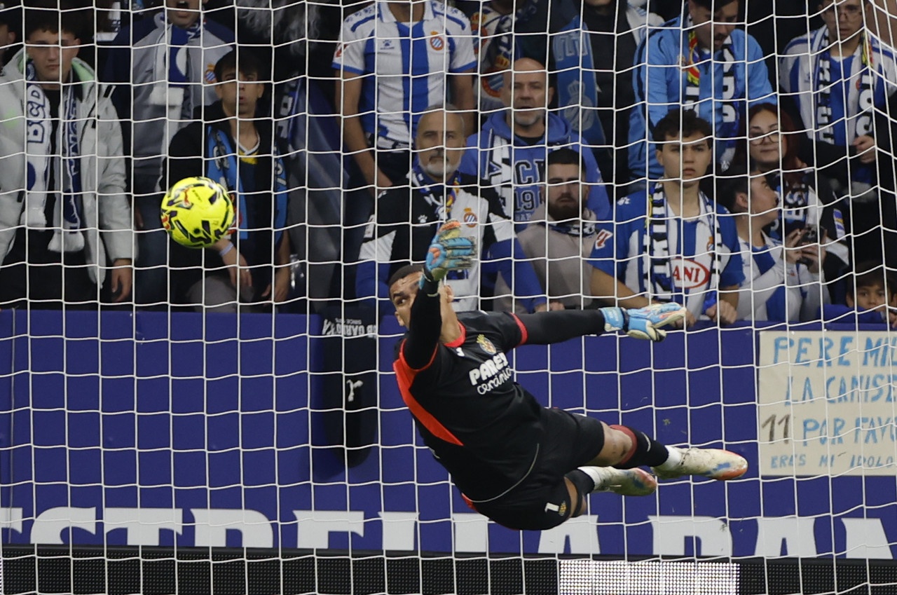 Luiz Júnior le echa el candado a la portería del Villarreal