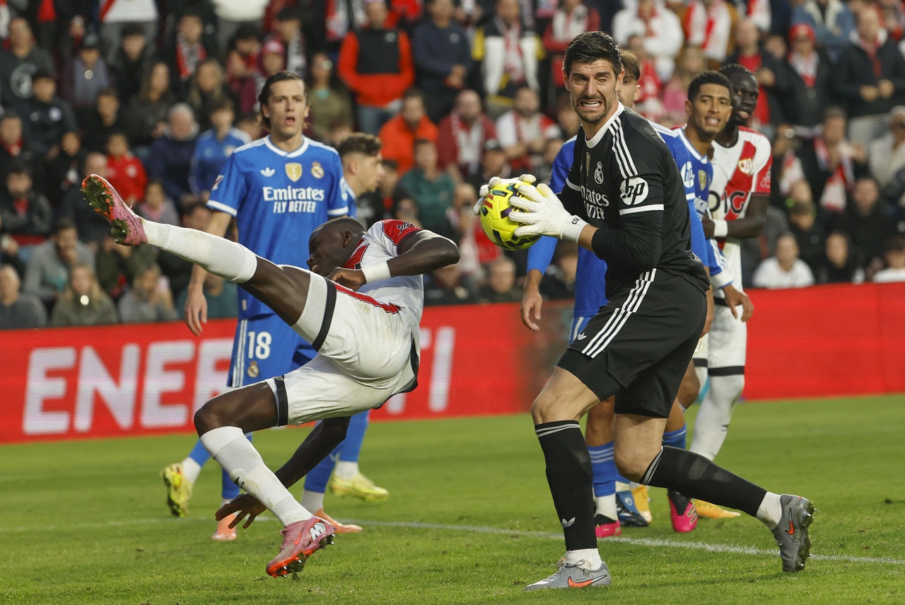 Courtois y Valverde salieron tocados de Vallecas