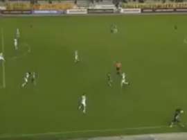 Saque de banda perfecto y gol para The Strongest. Twitter