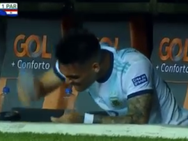 La colère de Lautaro après son changement. Captura/TyCSports
