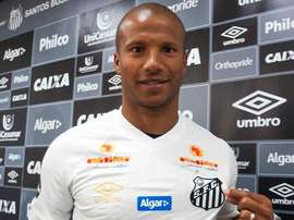 El uruguayo Carlos Sánchez, en su presentación como jugador de Santos en julio de 2018. SantosFC