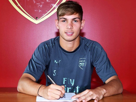 Emile Rowe firmó un nuevo contrato con el Arsenal. Arsenal