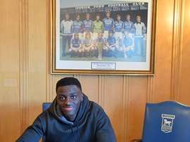 Emmanuel amplia su relación con el club hasta el año 2019. IpswichTown