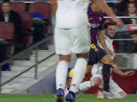 Luis Suarez a marché sur Nacho et aurait pu être sanctionné d'un rouge. Capture/beINSports