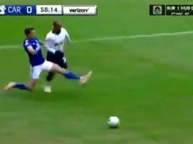 Ralls vio la tarjeta roja ante el Tottenham. Captura
