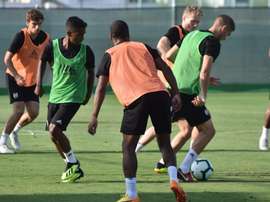 Elliot está entrenando con la primera plantilla del Fulham. Twitter/Fulham