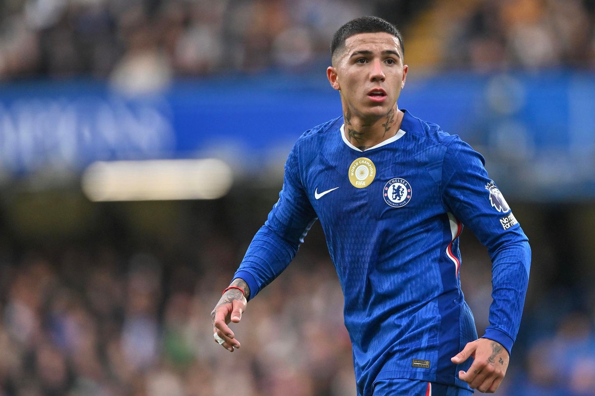 Enzo Fernández llevaba cuatro meses jugando con una lesión de rodilla