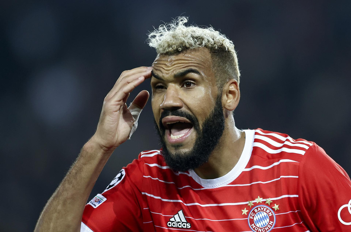Oliver Kahn charge Choupo-Moting