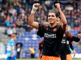 PSV e Ajax em uma luta épica pela liderança. Twitter/PSV
