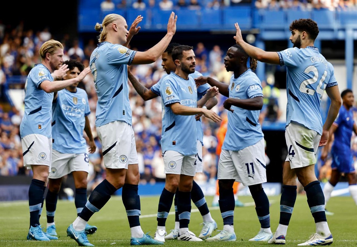 Man City beat Chelsea to start Premier League title defence