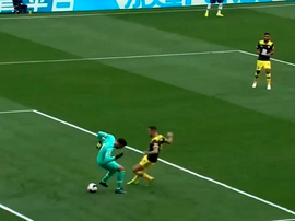 Lloris made a terrible blunder to draw Southampton level.Captura/DAZN