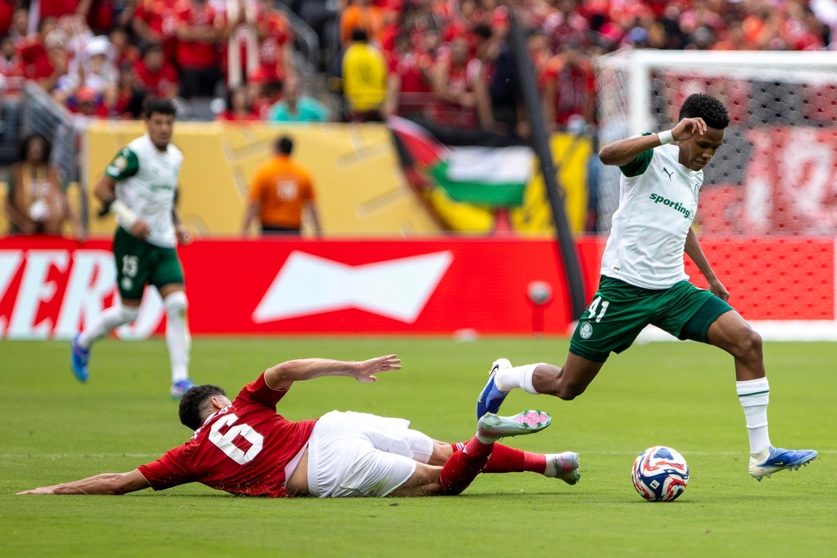 Abel Ferreira defiende a Estevao de la prensa: Mirad lo que le hacéis a los jóvenes