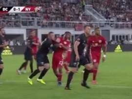 Rooney é expulso por agressão; veja o lance. Captura/MLS