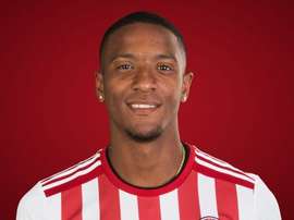 Le défenseur joue avec l'équipe des U21 d'Angleterre. Twitter/Brentford