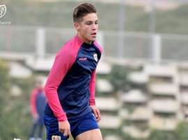 Com 15 anos, já treina entre os profissionais. RayoVallecano