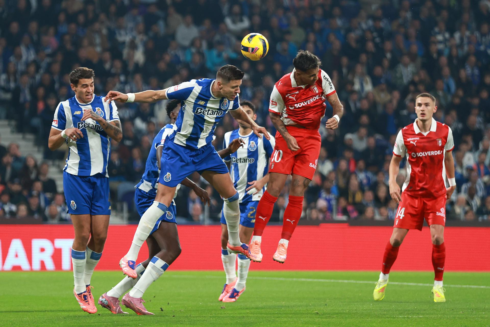 Se abre un expediente disciplinario al Oporto por intento de coacciones a un árbitro