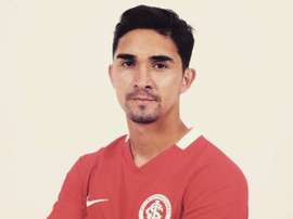 Felipe Gutierrez ya posa con su nueva camiseta. FelipeGutierrez