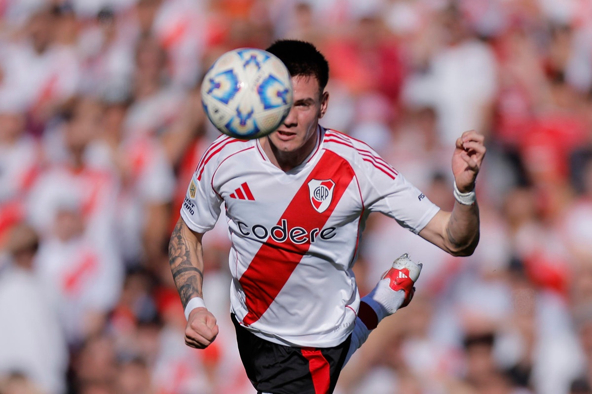 Platense suaviza la crisis de Boca eliminando a River en el Monumental