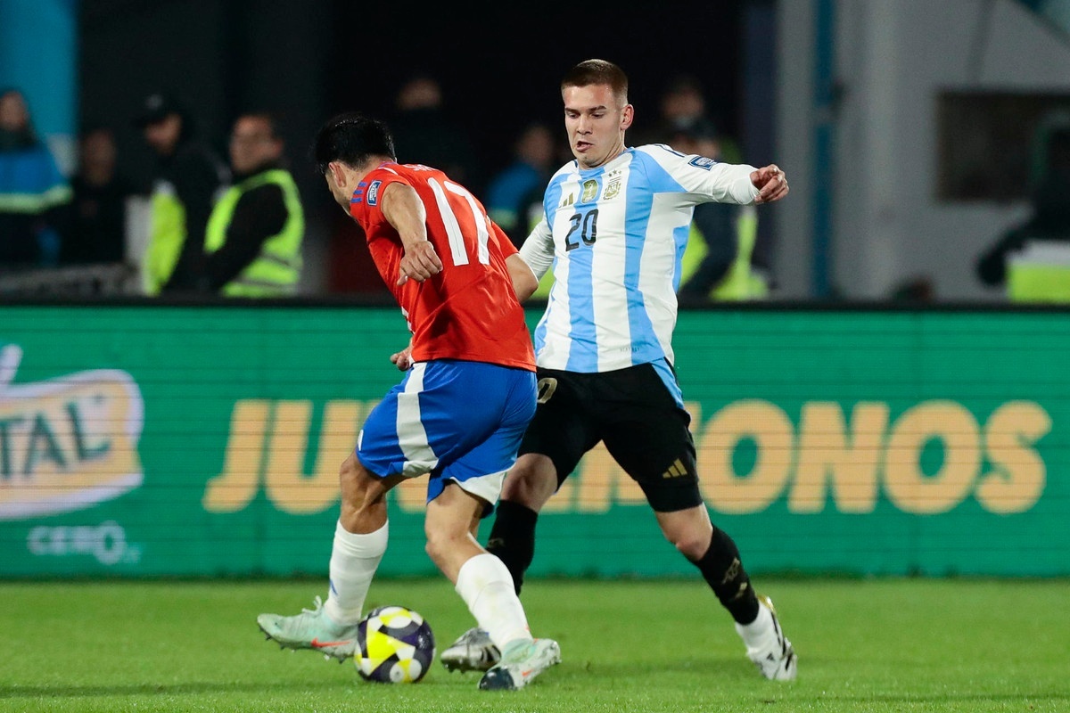 Mastantuono, bajo el foco del Madrid, debutó con Argentina