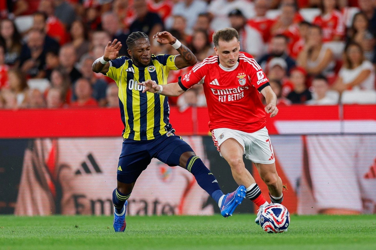 Akturkoglu, entre ganar con su equipo o perder contra su próximo destino