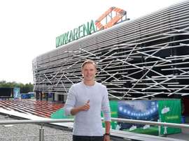 Fredrik Jensen signe à Augsbourg. Twitter/Augsburg