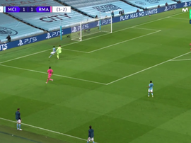 Une soirée qui tourne au cauchemar pour Varane. Capture/MovistarLigadeCampeones