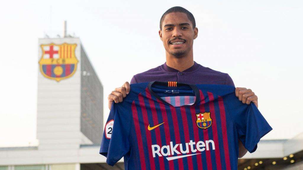 Cules - Página 3 Gabriel-novaes-con-la-camiseta-del-barcelona--twitter-fcbarcelonab