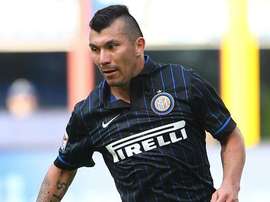 Gary Medel poderá estar próximo de abandonar a Serie A italiana para rumar à Liga Turca. Twitter