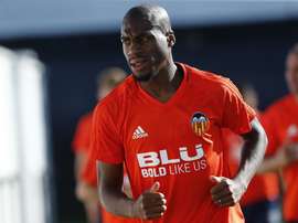 Futebolista 'che' se estreou pelo Valencia diante dos 'merengues'. Twitter/Geoffrey Kondogbia