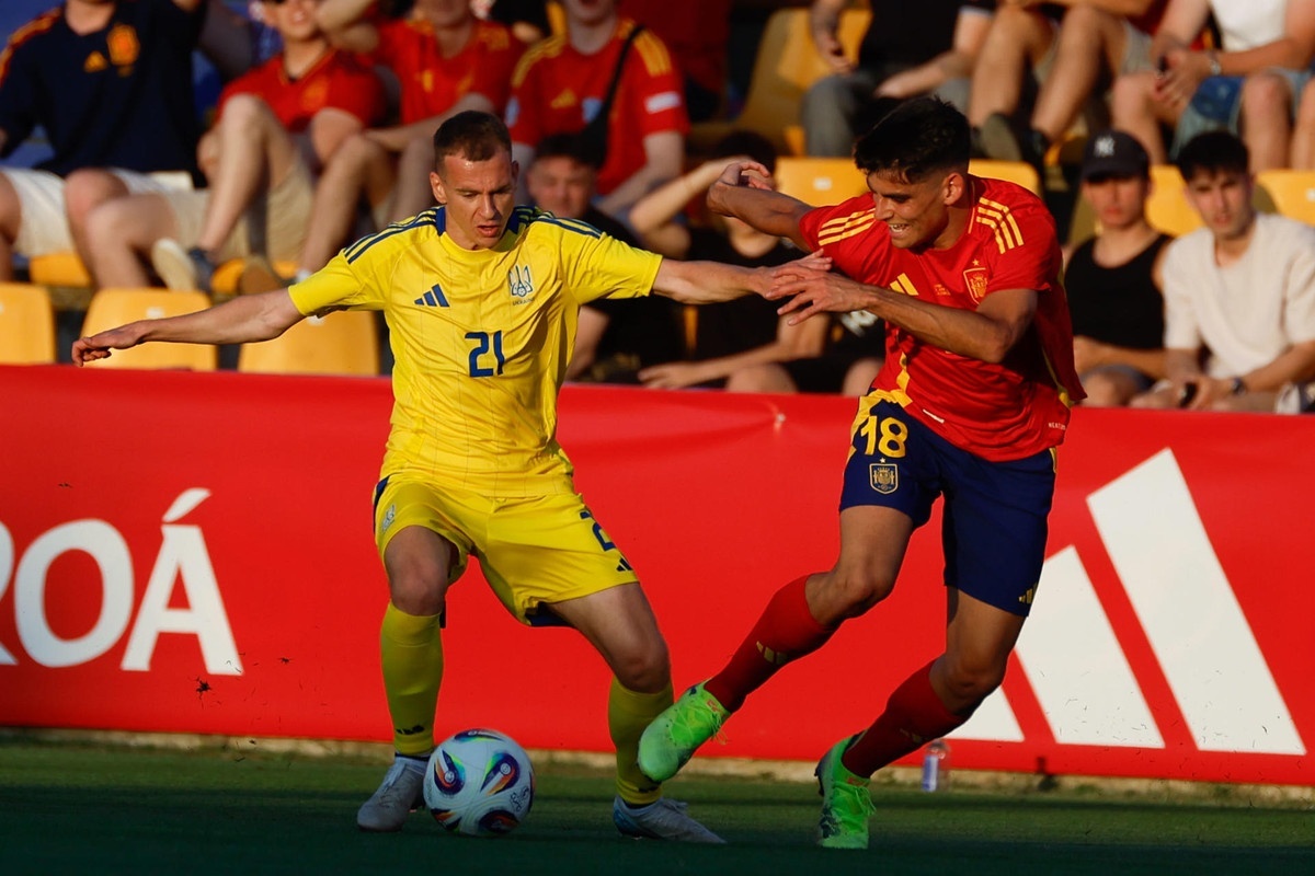 Barcelona confirm surgery for injured full-back Gerard Martin
