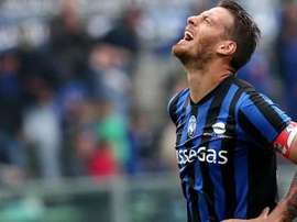 German Denis, en un partido con el Atalanta. Twitter