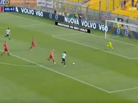 Gervinho batió al portero en el área pequeña tras atravesar todo el campo. Captura/Twitter