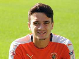 Alex Gilliead vuelve a Newcastle sólo para salir cedido de nuevo. LutonTown