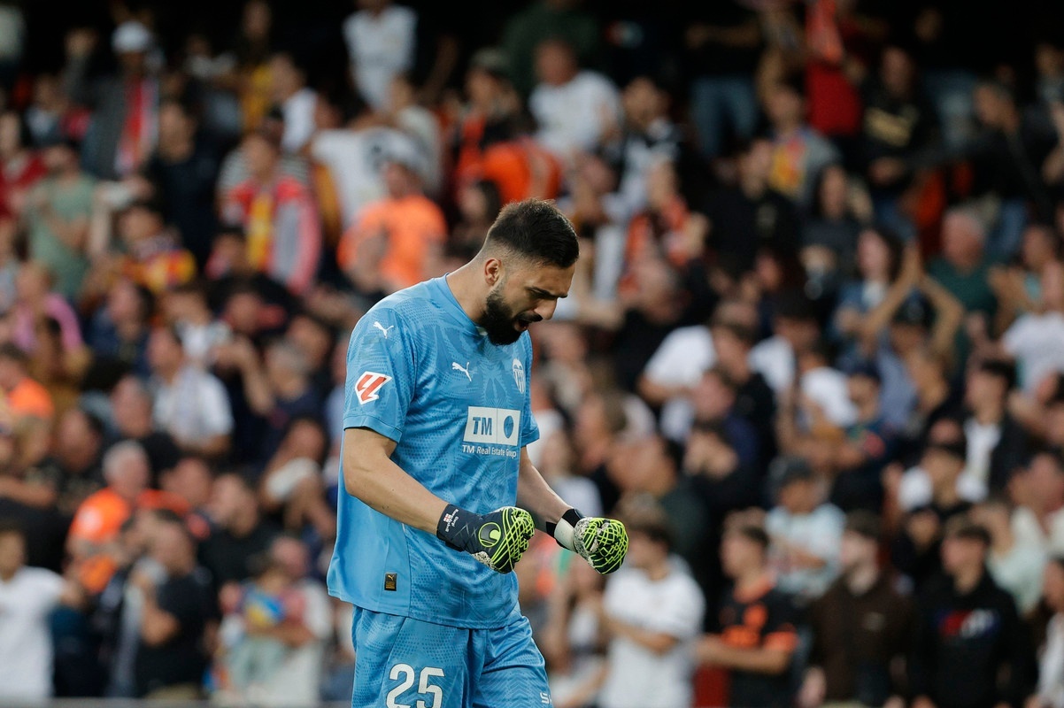 New Liverpool signing shows support for potential teammate Florian Wirtz