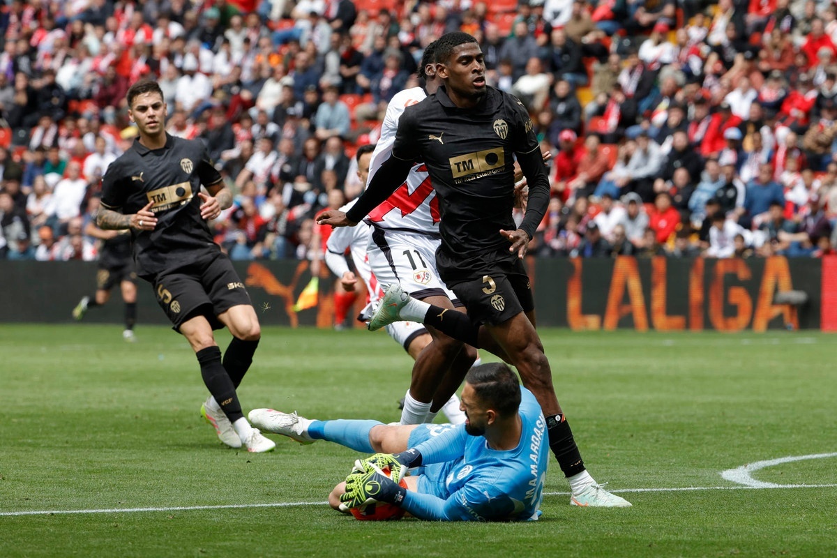 Arsenal close to finalising Mosquera signing as defender joins Asia Tour