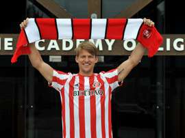 Loovens llega para aportar veteranía a la zaga de los 'black cats'. AFCSunderland