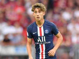 Aouchiche, plus jeune joueur de l'histoire du PSG à débuter. Goal