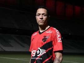 Adriano, en fin de contrat avec Besiktas, rentre au Brésil. AFP